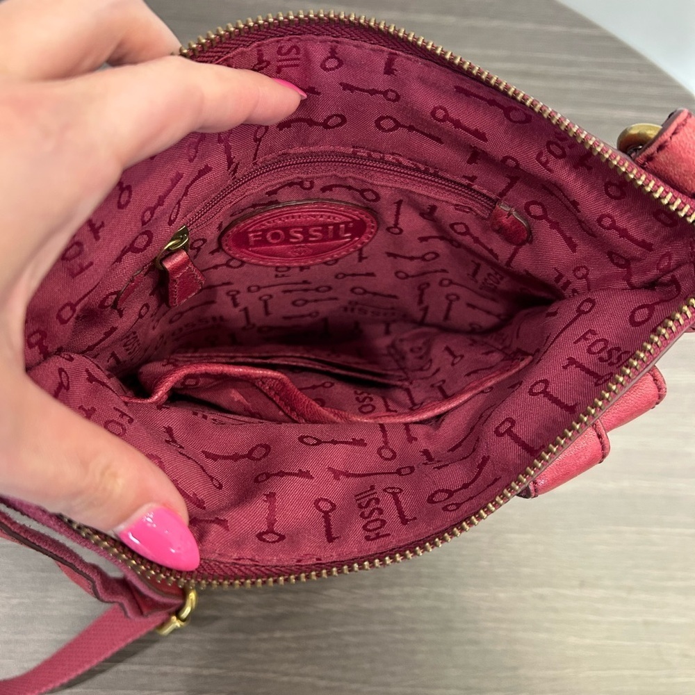 Fossil Red Leather Gold Key Vintage Crossbody Bag Purse - Picture 10 of 12
